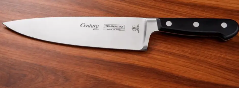 Faca Chef 8 polegadas Tramontina Century com lâmina em aço inoxidável com tratamento térmico e cabo em policarbonato com fibra de vidro